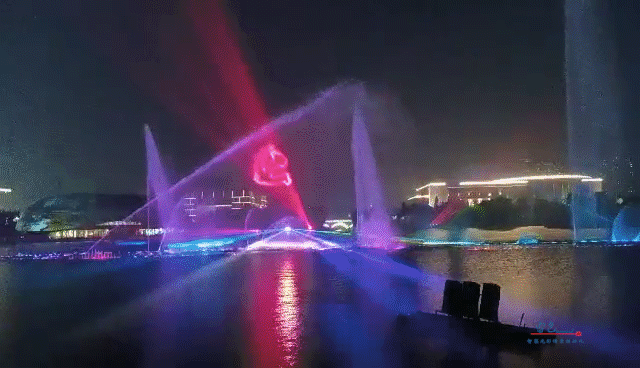 由雷色光電打造的“大美漯河·水韻西城”共慶百年華誕月灣湖之夜主題燈光秀上演啦！(圖7)