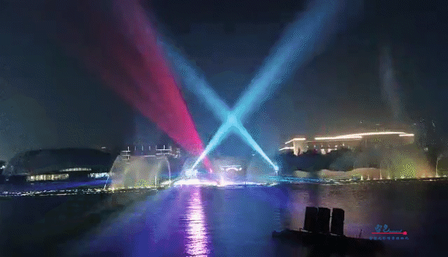 由雷色光電打造的“大美漯河·水韻西城”共慶百年華誕月灣湖之夜主題燈光秀上演啦！(圖8)